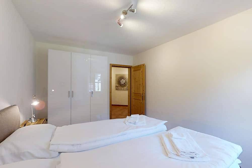 Apartamento entero, Modern 2 1/2 room apartment in the first floor about 60m2. in Bregaglia, Engadina