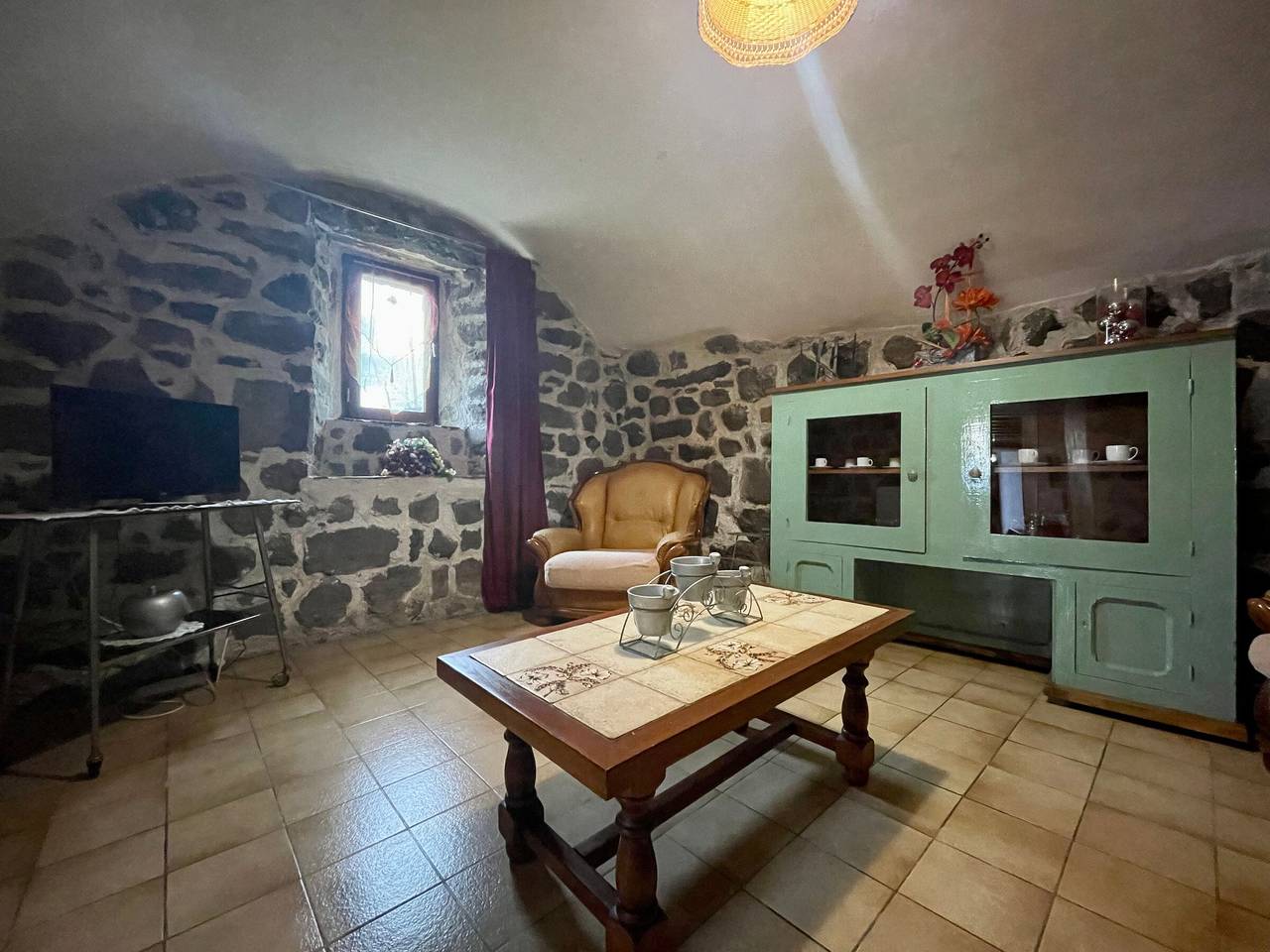 Gîte confortable en hameau calme près du Puy en Velay – 2 chambres, équipement bébé, terrain fermé in Lantriac, Mézenc