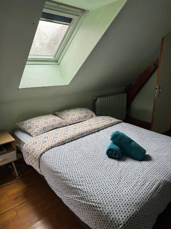 "Rêves de Gamins" Chambre de gauche, 4 couchages dans gîte de campagne "La Camusière", proche du Pôle Européen et du circuit des 24h in Champagné (Sarthe), Sarthe
