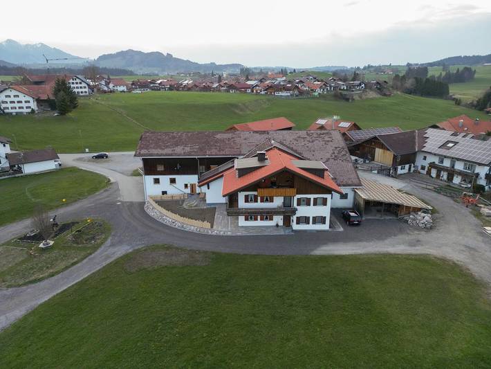 Bauernhaus für 5 Personen, mit Balkon und Terrasse sowie Garten und Seeblick am Hopfensee