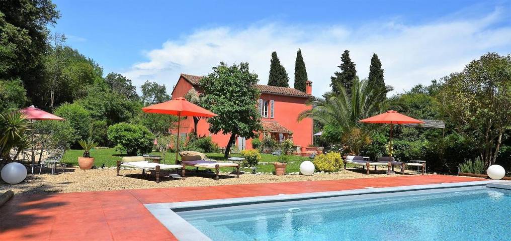 Villa for 11 personer, Balkong og Terrasse i tillegg til Hage og Badebasseng i Biot