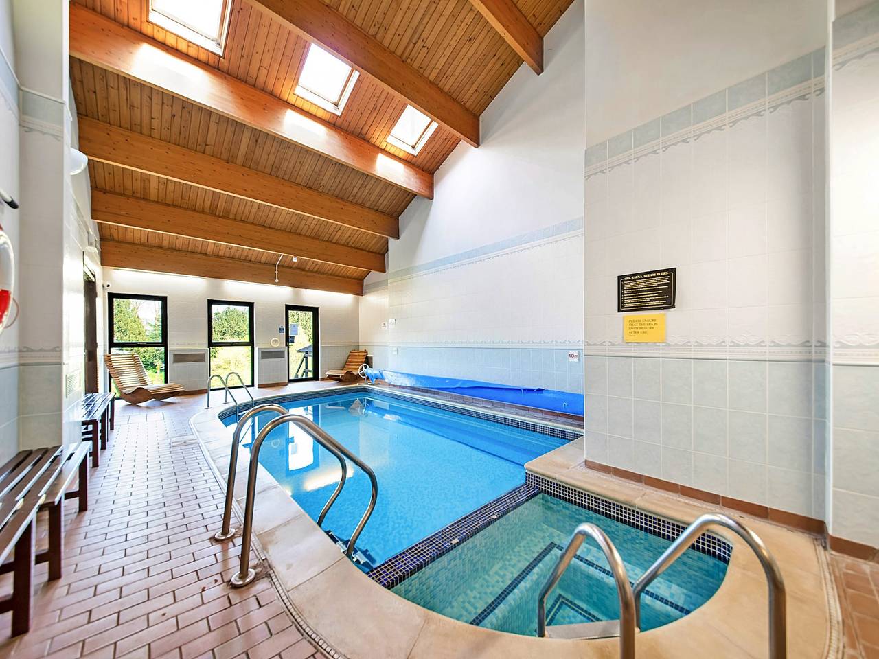 Entire apartment, Lodge in Thirsk with Scenic Trails & Spa in North York Moors National Park