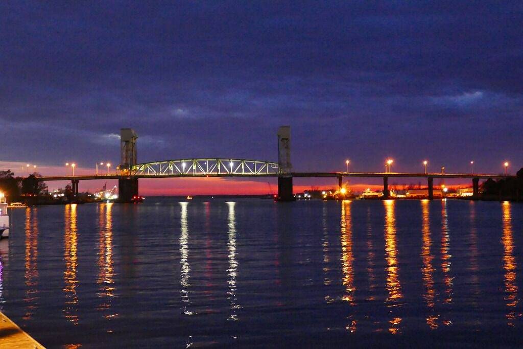 Ganze Wohnung, 5-Star Downtown Riverview Condo w/Parking in Wilmington, New Hanover County