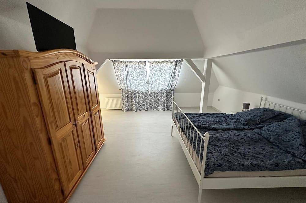 Ganze Wohnung, Große Ferienwohnung in Zentrum von Plön.Fußläufig zu See/Läden. Kinderzimmer in Plön, Plön (Stadt)