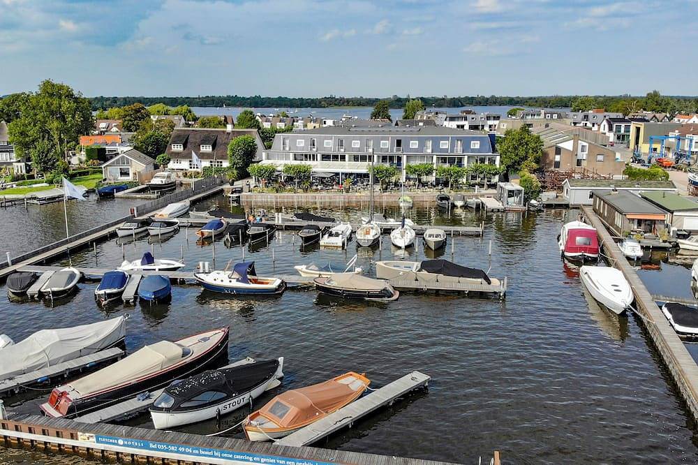 Hotel on the Lake with Marina Access, Nature Walks and Fresh Cuisine in Loosdrecht, Groene Hart