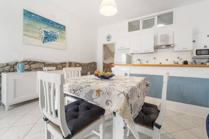 Vacation Home in the Heart of the Village with Private Terrace, Wi-Fi, and Air Conditioning in Calasetta, Sant'Antioco