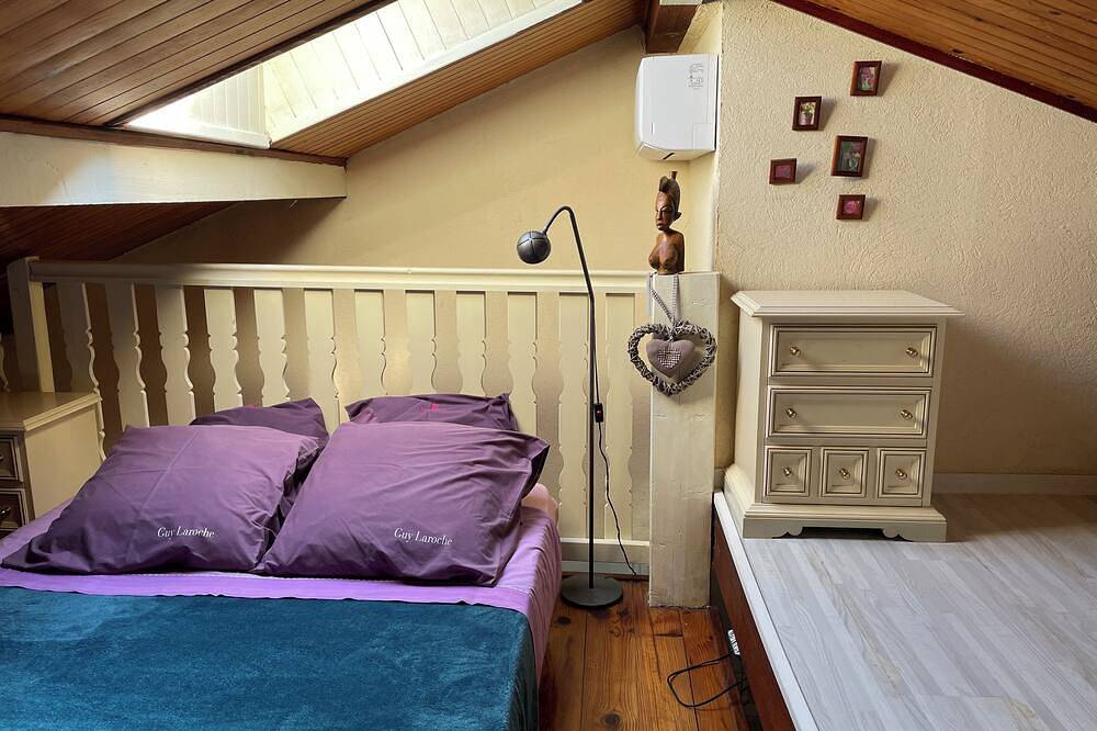 Appartement entier, Gîte  labellisé 3 clés, piscine 5m par 10 m abritée et chauffée in Villette-sur-Ain, Ain