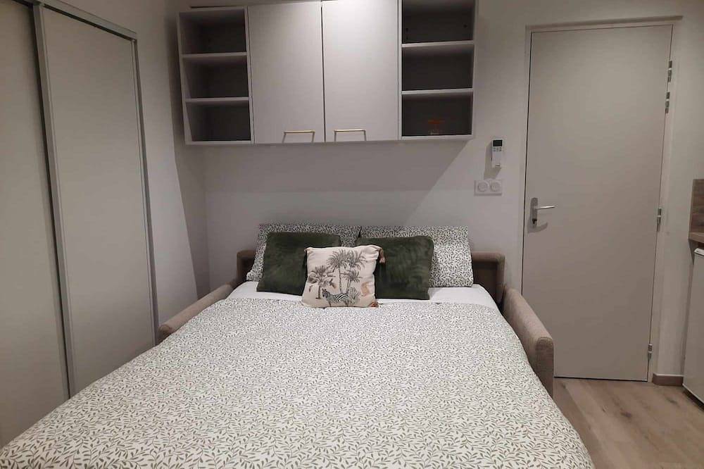 Entire apartment, Appart' Hôtel tout confort avec balcon in Tulette, Nyons region