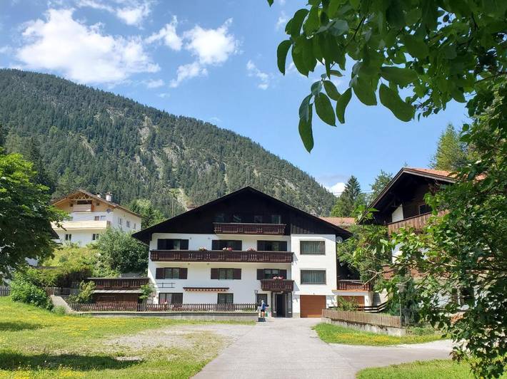 Ferienwohnung für 6 Personen, mit Balkon und Terrasse sowie Garten und Ausblick in Biberwier - 2