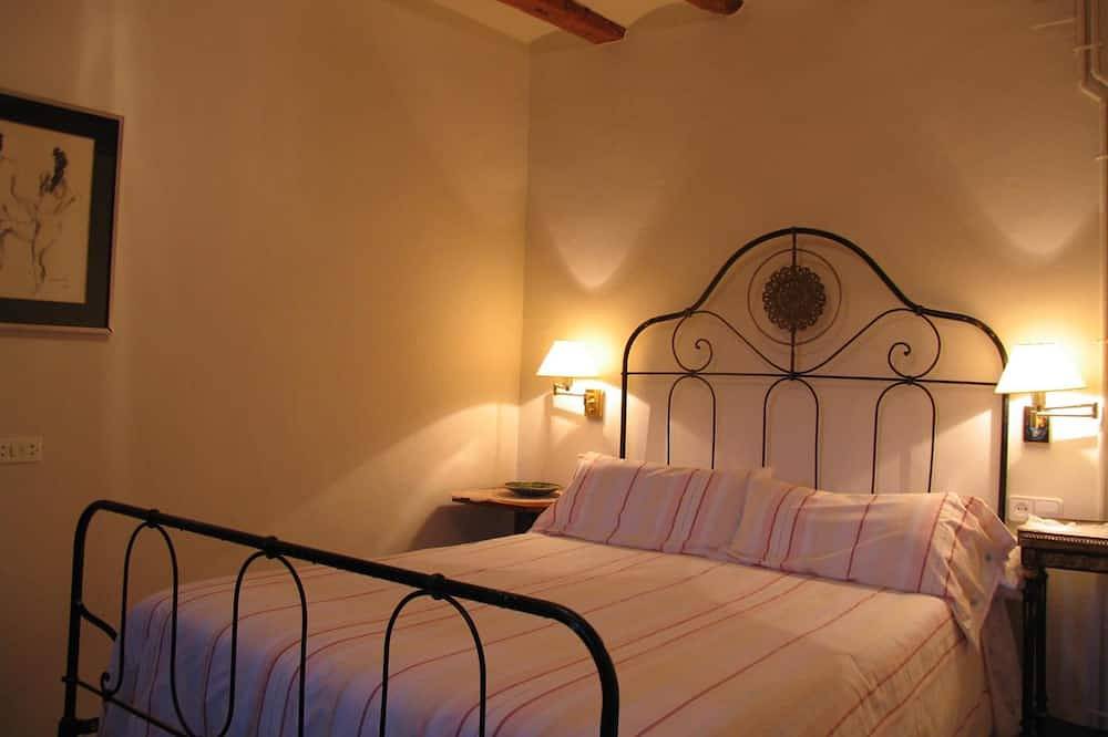 Comfortable house, garden of 24,200 m2. Private pool, barbecue. Wifi in Valls, Alt Camp