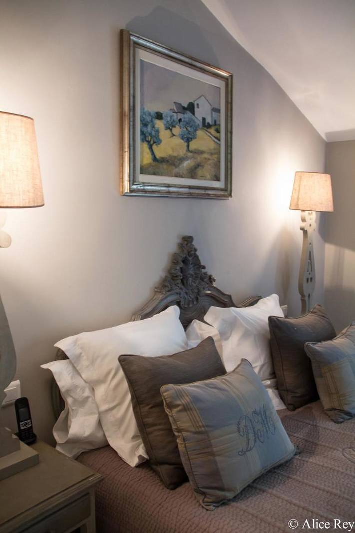 Location de vacances pour 3 personnes, avec piscine ainsi que vue et jardin à Alleins - 4