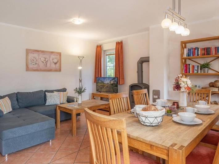 Ferienhaus See Idyll 2 mit Kamin, Terrasse und 2 Bädern - Gemütliches Ferienhaus in Korswandt mit Garten, 3 km vom Meer entfernt in Korswandt, Usedom