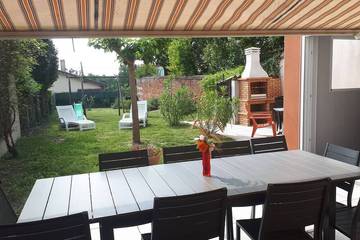 Gîte pour 10 personnes, avec jardin ainsi que sauna et jacuzzi à Lafrançaise