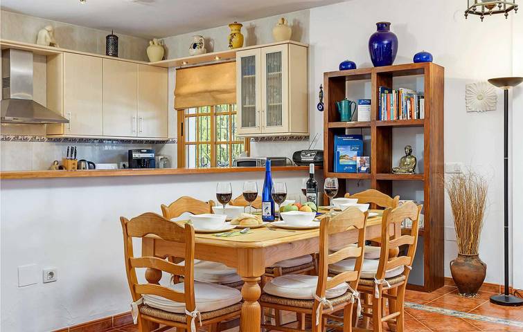 Acogedor Retiro: Aire Acondicionado, Piscina, Terraza, Internet y Parrilla a 2km de Salares, Cerca de Cajula. in Canillas de Albaida, Provincia de Málaga