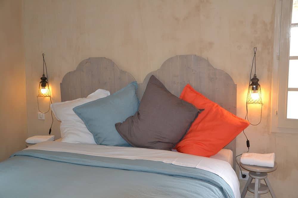 Stylish 4* town house with large roof terrace and amazing views. in Moustiers-Sainte-Marie, Verdon Regional Natural Park