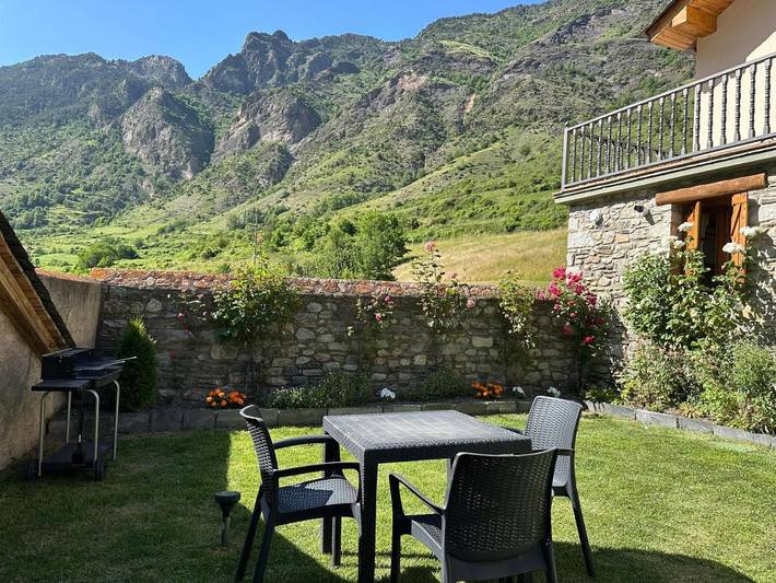 Gîte pour 6 personnes, avec vue ainsi que jardin et terrasse à Espot - 3