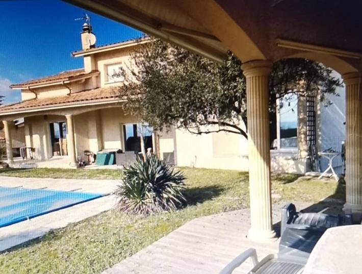 Location de vacances pour 9 personnes, avec Terrasse ainsi que Jardin et Piscine à Saint-Maurice-l'Exil - 2