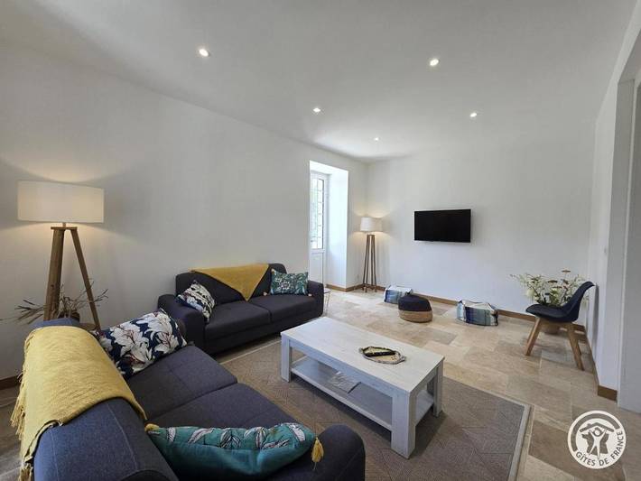 Location de vacances pour 8 personnes, avec Terrasse ainsi que Jardin et Piscine à Savignac-les-Églises - 4
