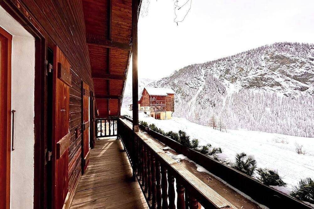 Entire apartment, Casa-La Carotto Appartement pour 6 dans chalet in Saint-Véran, Queyras