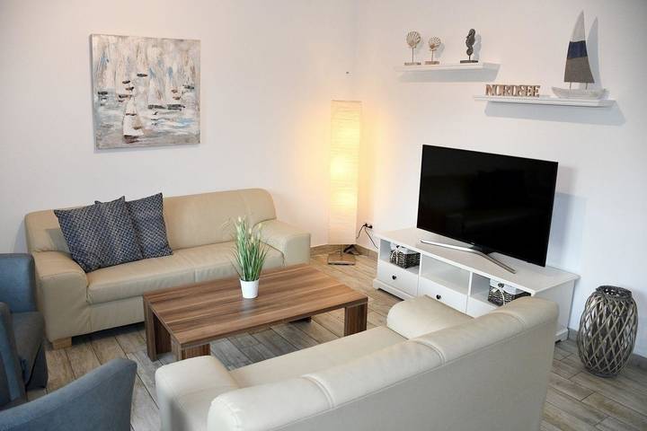 Ferienwohnung für 6 Personen, mit Terrasse und Garten sowie Sauna in Hage - 4