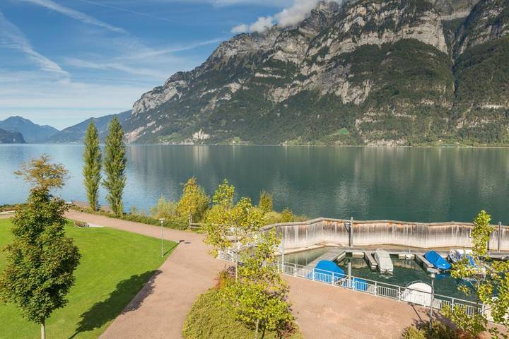 Apartahotel para 4 personas, con Balcón y Terraza además de Vistas al lago y Vistas en Suiza