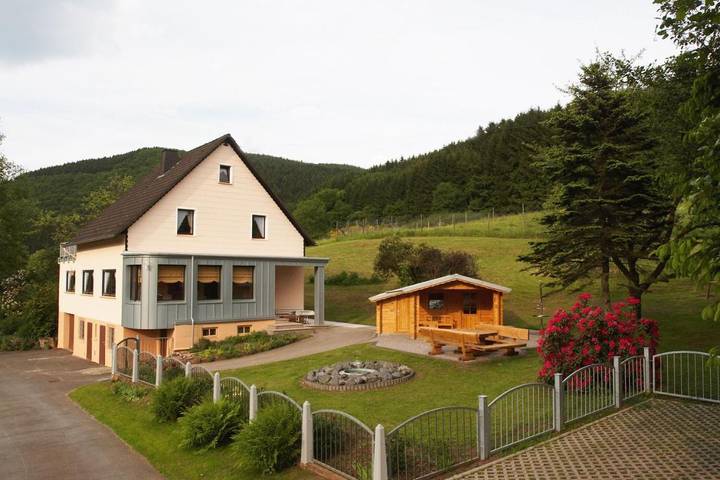 Ferienhaus für 12 Personen, mit Terrasse und Garten in Eifel (Rheinland-Pfalz)