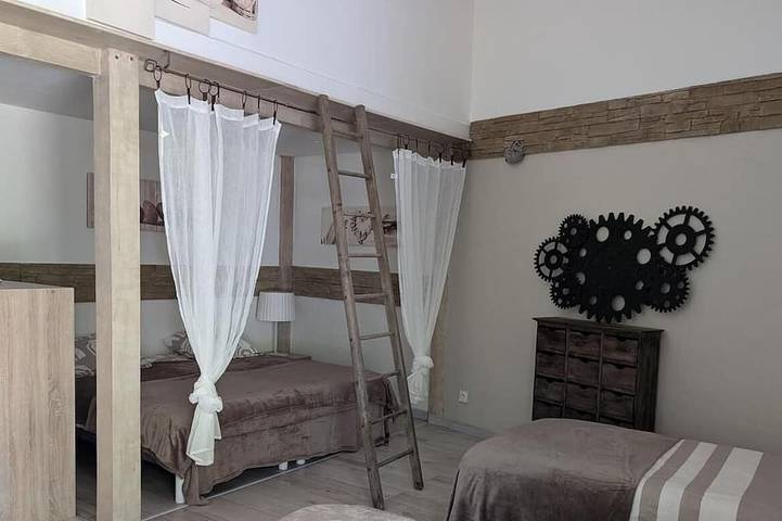 Location de vacances pour 15 personnes, avec jardin, animaux acceptés à Beaujeu - 3