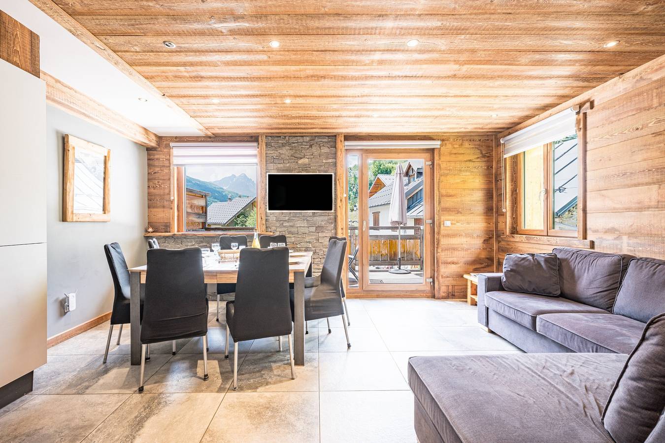 Appartement entier, Appartement 'Le Crey Rond' avec vue sur la montagne, terrasse privée et Wi-Fi in Valloire, Région de Saint-Jean-de-Maurienne