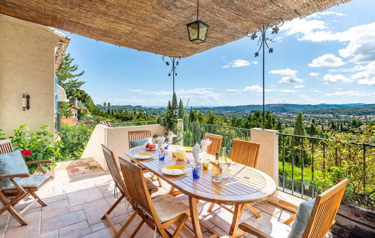 Location de vacances pour 8 personnes, avec piscine ainsi que jardin et terrasse à Saint-Paul-de-Vence - 4