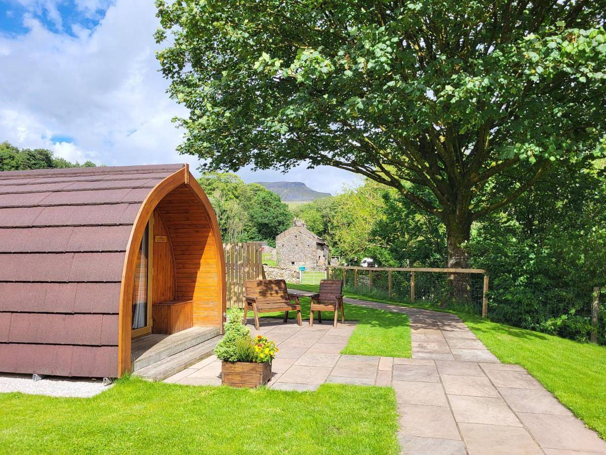Double room with Patio and Hot Tub (Ribble) in Horton in Ribblesdale, Yorkshire Dales National Park