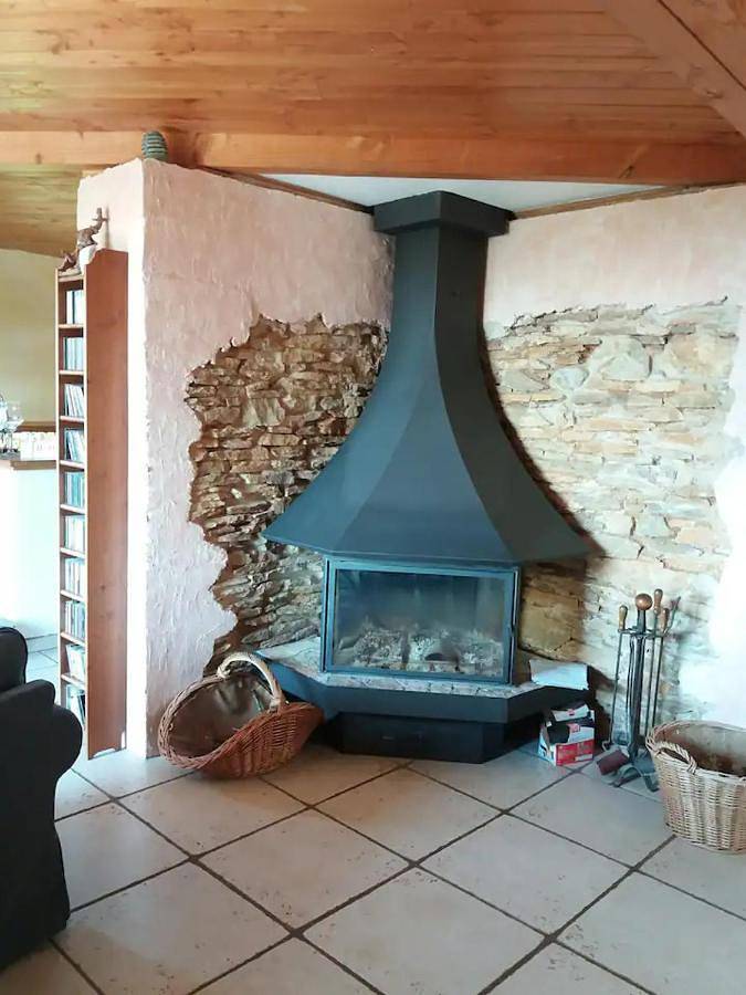 Location de vacances pour 7 personnes, avec piscine et terrasse ainsi que jardin et vue à Crémieu