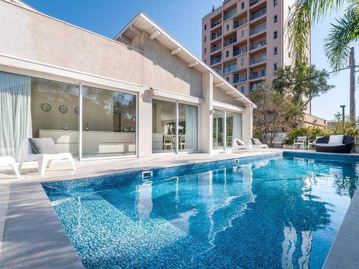 Chalet para 14 personas, con terraza y piscina - 1