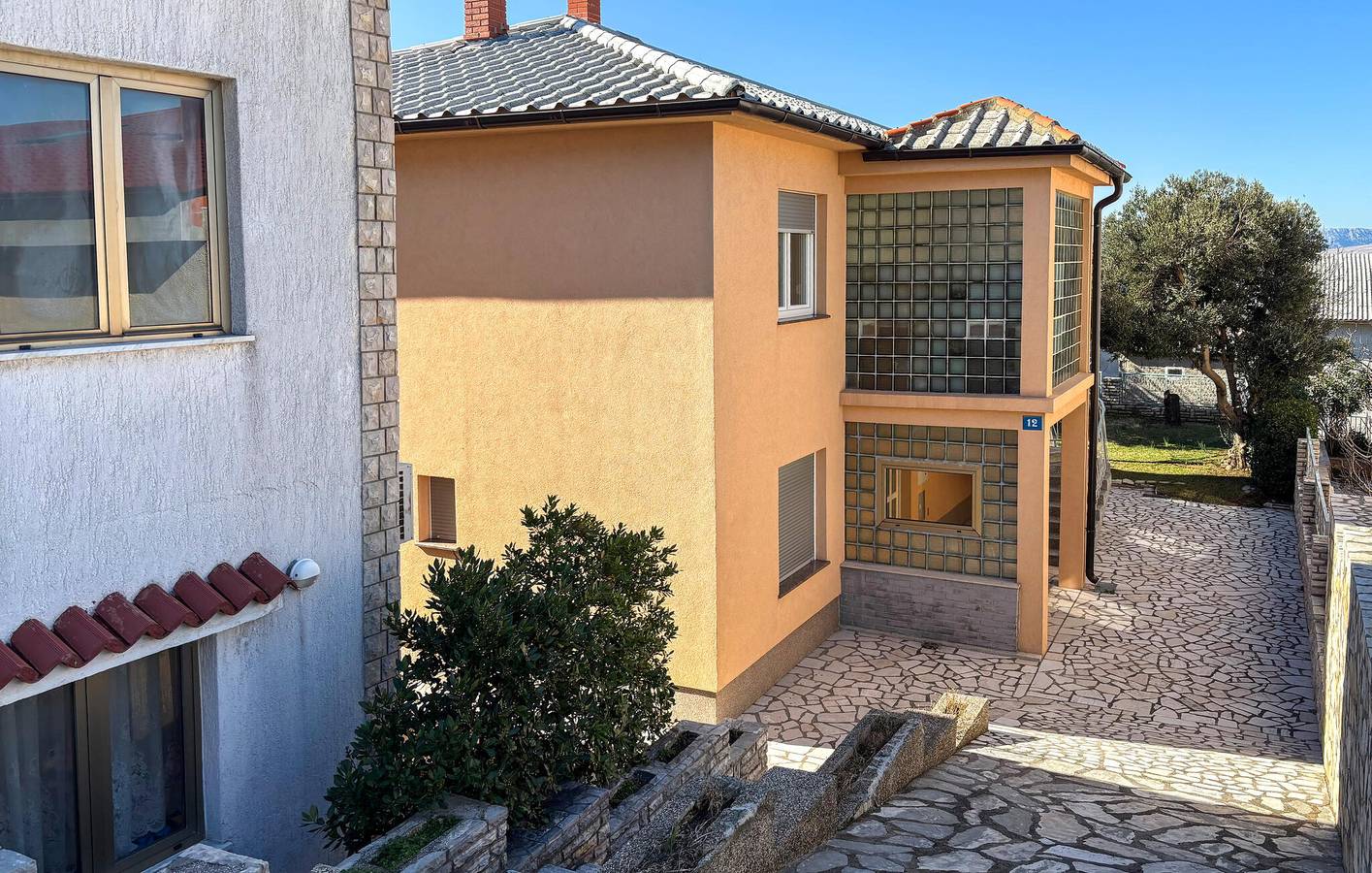 Ganze Ferienwohnung, Gemütliche Ferienwohnung mit Terrasse, 400 m vom Strand entfernt und mit hervorragender Ausstattung in Senj, Kvarner Festland