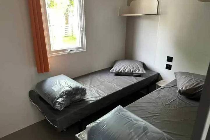 ZEcamping 3* piscine chiens acceptés locatif TV clim 25m2 5 pers in Arvert, Côte de Beauté