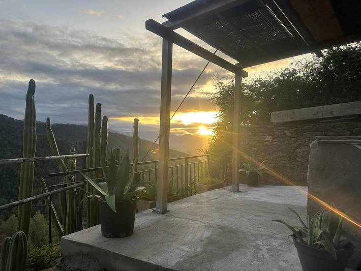 Gîte pour 4 personnes, avec terrasse ainsi que vue et jardin à Castello-di-Rostino