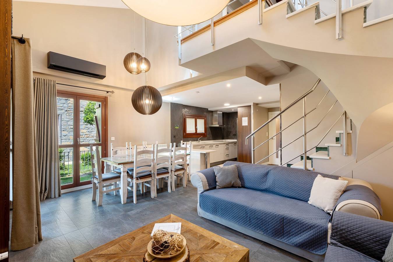 Maison de campagne "Casa Biescas" avec vue sur la montagne, Wi-Fi et climatisation in Gavín, Biescas