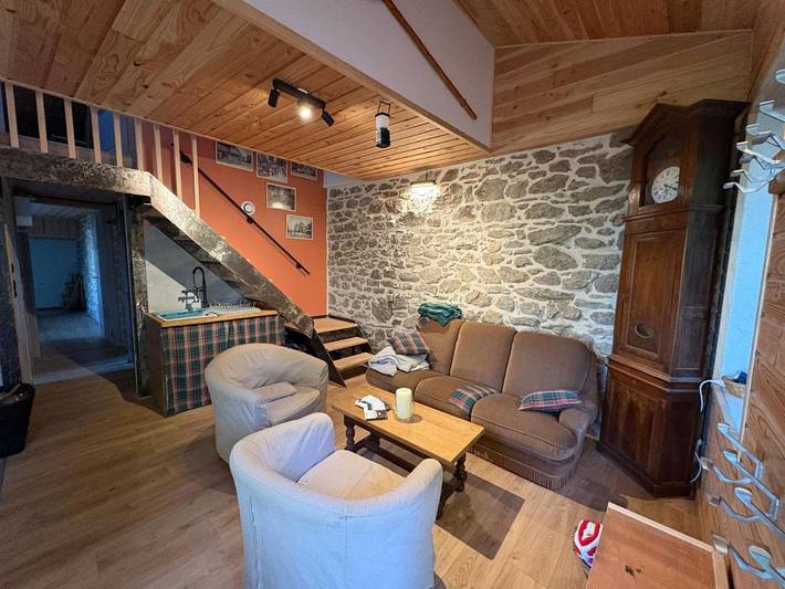 Gîte pour 9 personnes, avec jardin et vue à Yzeron - 4