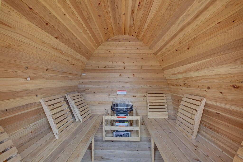 Big Compound | Pool + Hot Tub| Game Room|Sleeps 16 in North Las Vegas, Nevada