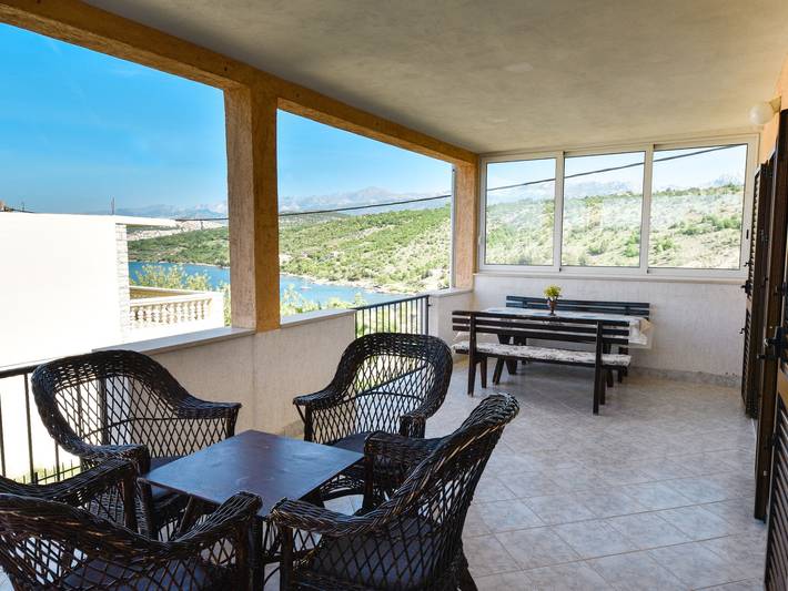 Ferienhaus für 8 Personen, mit Balkon und Terrasse sowie Garten und Ausblick in Obrovac - 2