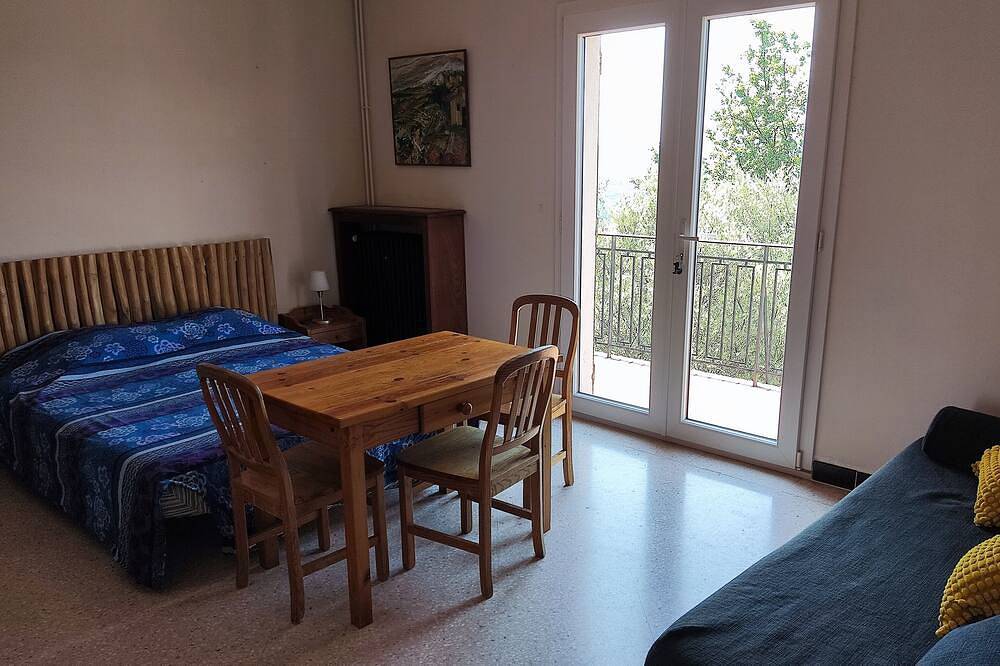 Chambre avec accès piscine et vue dégagée sur la plaine de Montauroux in Montauroux, Côte méditerranéenne (France)