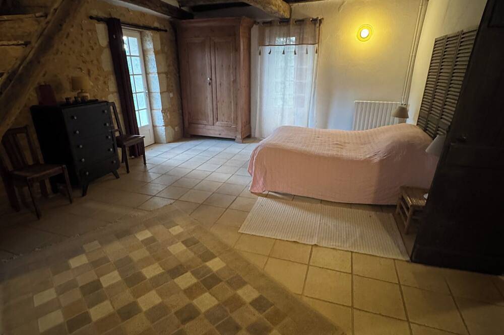 Gîte de Charme avec piscine chauffée et jacuzzi dans un calme absolu in Vergt, Périgord Blanc