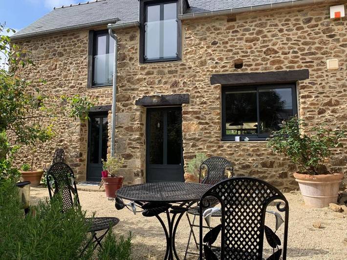 Location de vacances pour 10 personnes, avec sauna ainsi que jardin et vue à Tréméreuc - 2