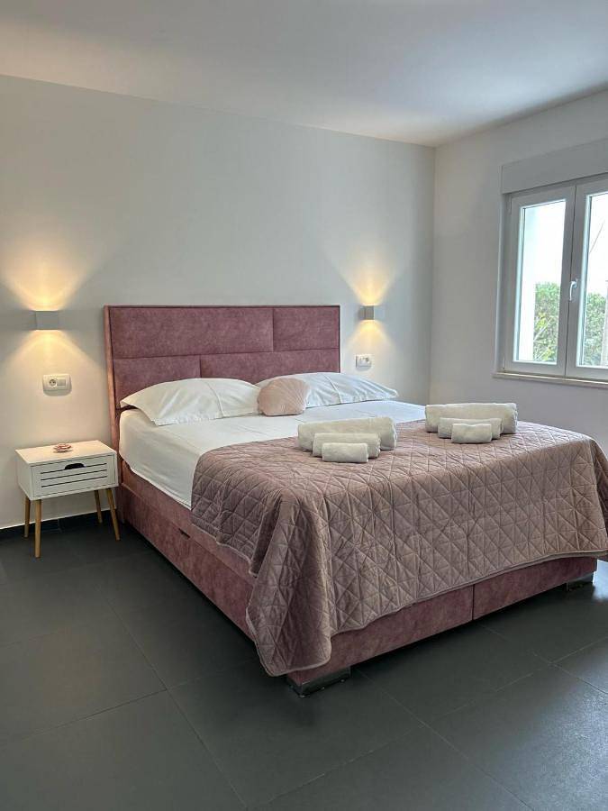 Maison d’hôte pour 2 personnes, avec jardin ainsi que vue et piscine, animaux acceptés à Split - 2