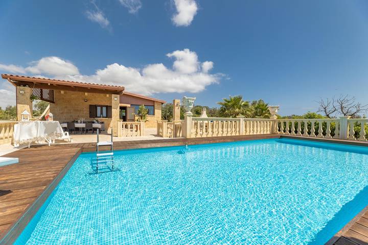 Location de vacances pour 5 personnes, avec terrasse ainsi que piscine et jardin à Corsano - 2