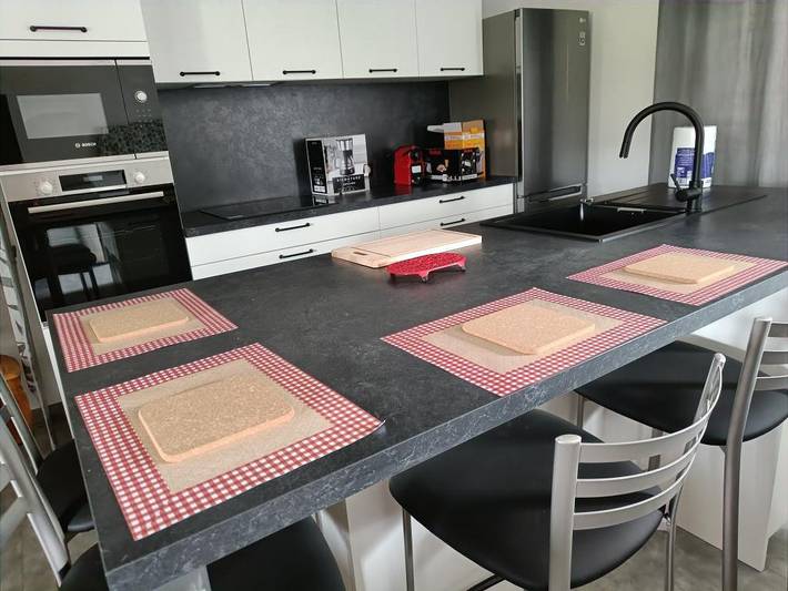 Gîte pour 6 personnes, avec terrasse et jardin à Aumont-Aubrac - 2
