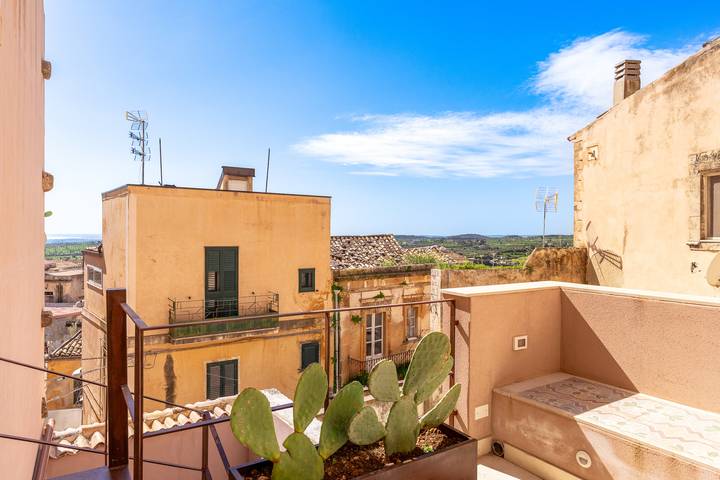 Apartamento entero, Charming Nest with Terrace in Noto (Sicilia), Municipio de Noto