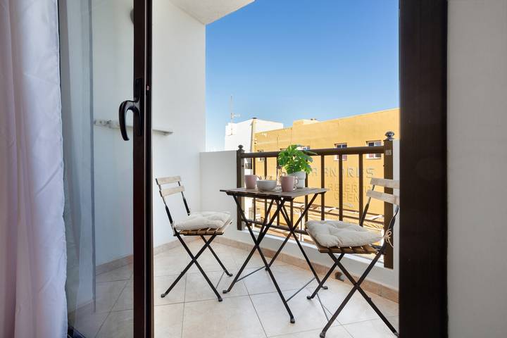 Entire apartment, Holiday Apartment 'Casa Dajate, El Cotillo' with Sea Views, Shared Terrace and Wi-Fi in Piedra Playa, La Oliva
