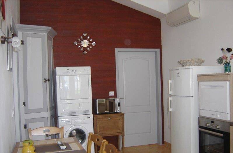 Two-Bedroom House in Saint-Porchaire, Région de Saintes
