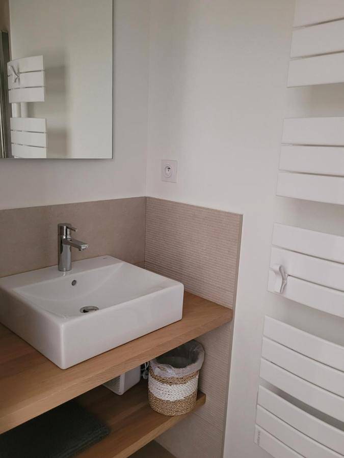 Double Room with Private Bathroom in Calvisson, Région de Nîmes