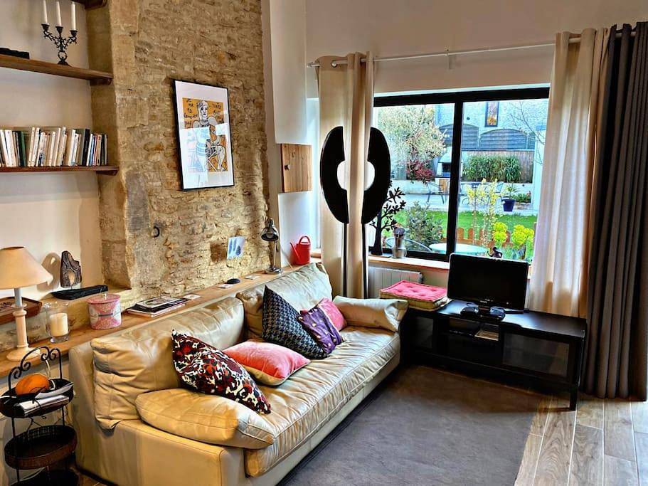 Two-Bedroom House in Douvres-la-Délivrande, Région de Caen